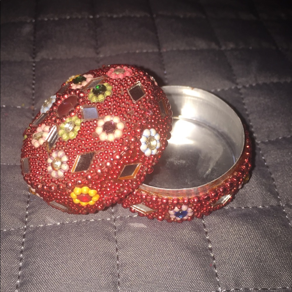 Small jewelry holder